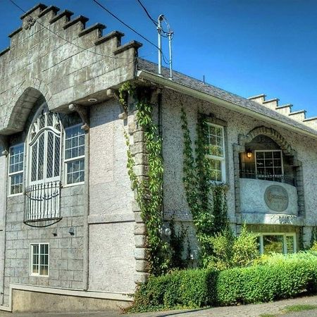 The Castle Villa Chemainus Exterior photo