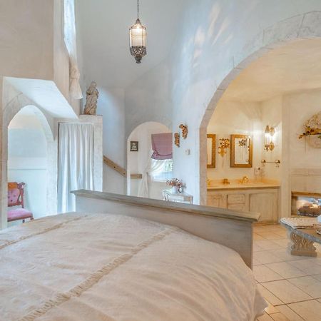 The Castle Villa Chemainus Exterior photo